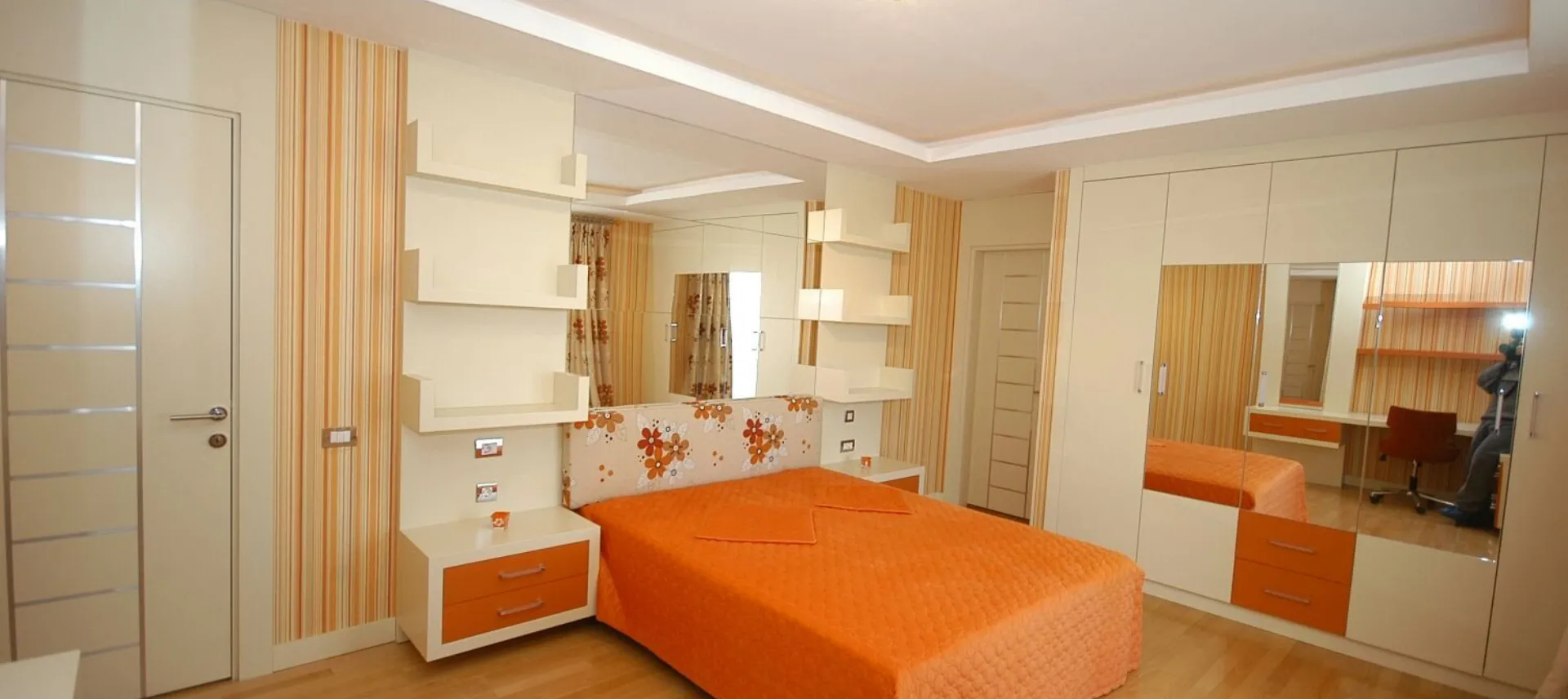 Modern Tasarımlı Portakal Yatak Odası Takımı