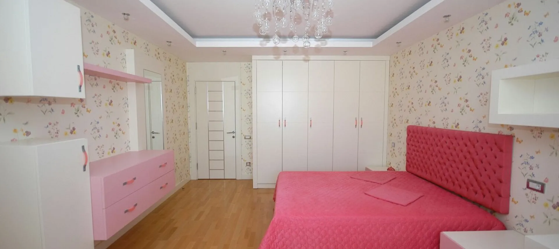 Pembe Beyaz Renkli Modern Yatak Odası Takımı