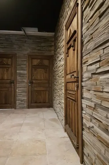 Rustik Ahşap Kapılar & Doğal Taş Duvar Kaplaması