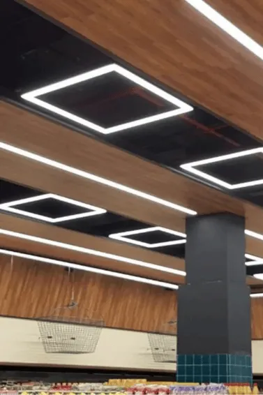 Ahşap Görünümlü Modern Market Tavan Panel ve LED Aydınlatma Sistemi