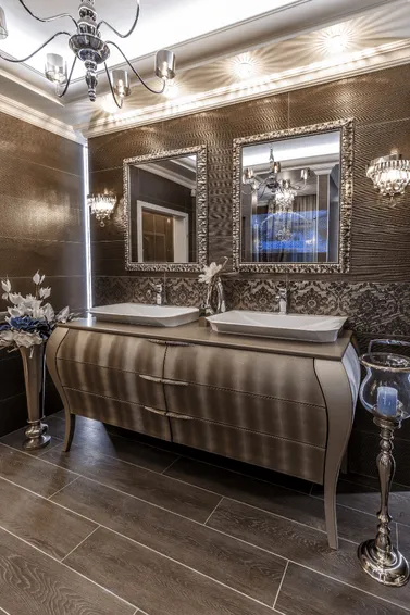 Altın Varak Detaylı Klasik Banyo Dolabı
